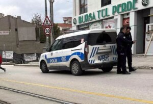 eskisehirde polis araclarina carpan motosiklet hizla kacti YEQmFwJf.jpg