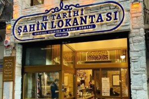 istanbuldaki 58 yillik tarihi sahin lokantasi resmen iflas etti sQLCeNz8.jpg