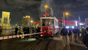 taksimde nostaljik tramvayda yangin LNisnRNs.jpg